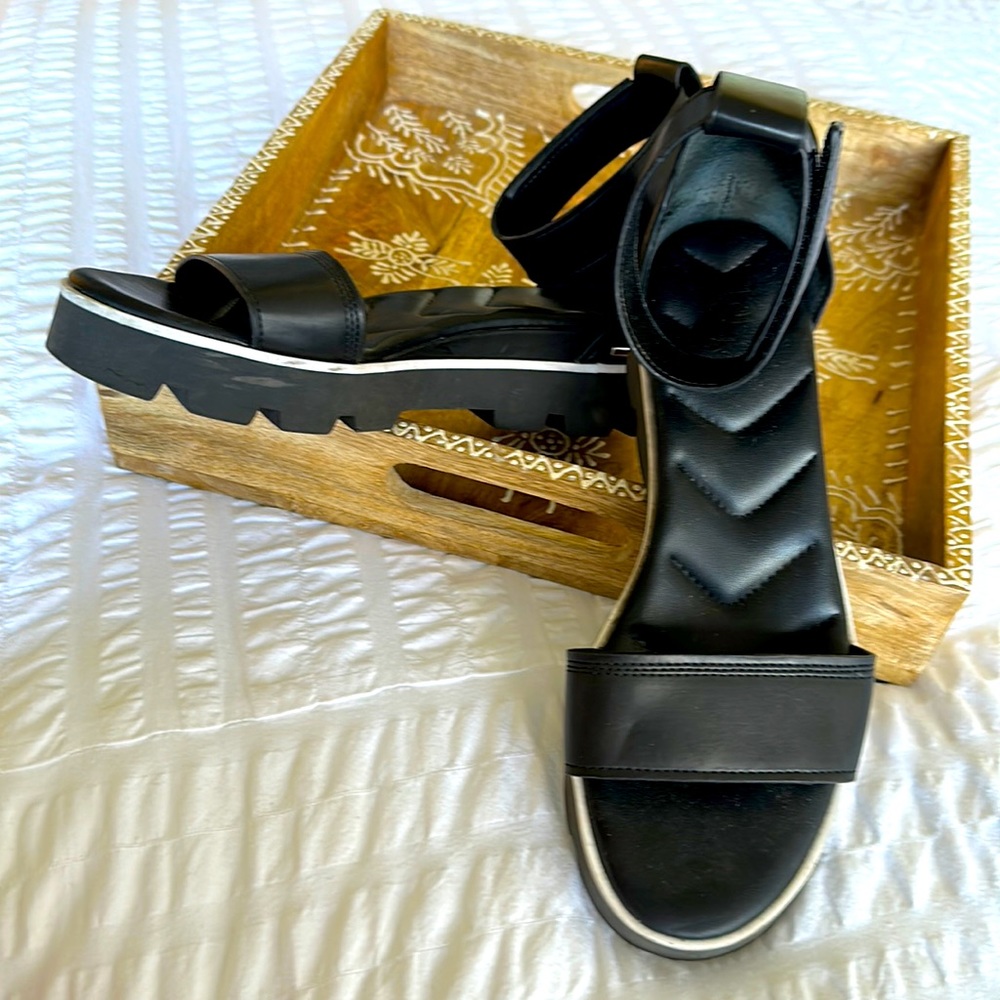 Franco Sarto platform sandals